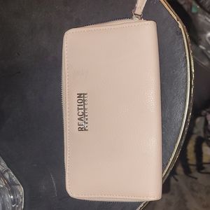Nwot Kenneth Cole Reaction wallet